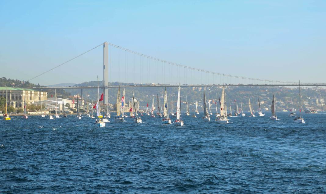Cumhuriyet'in 100'üncü yılında 100 yelkenli İstanbul Boğazı'nda 11