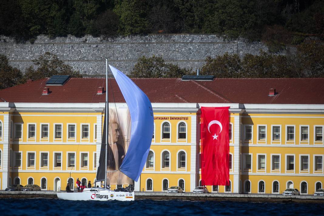 Cumhuriyet'in 100'üncü yılında 100 yelkenli İstanbul Boğazı'nda 8