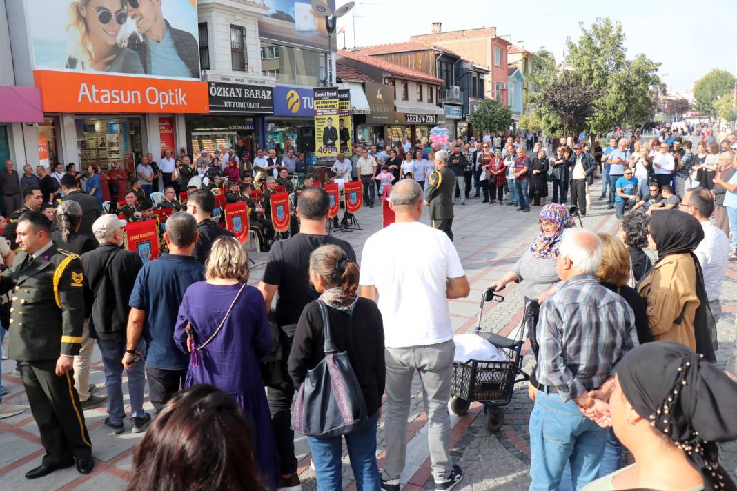 5'inci Kolordu'dan '29 Ekim' konseri: Vatandaşlar marşlara eşlik etti 3