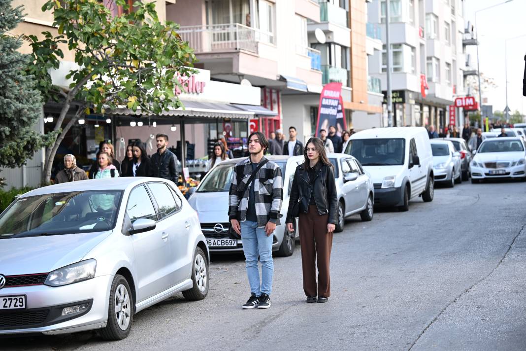 Halkına hiç yalan söylemeyen Atatürk'e, halk böyle saygıya durdu 17