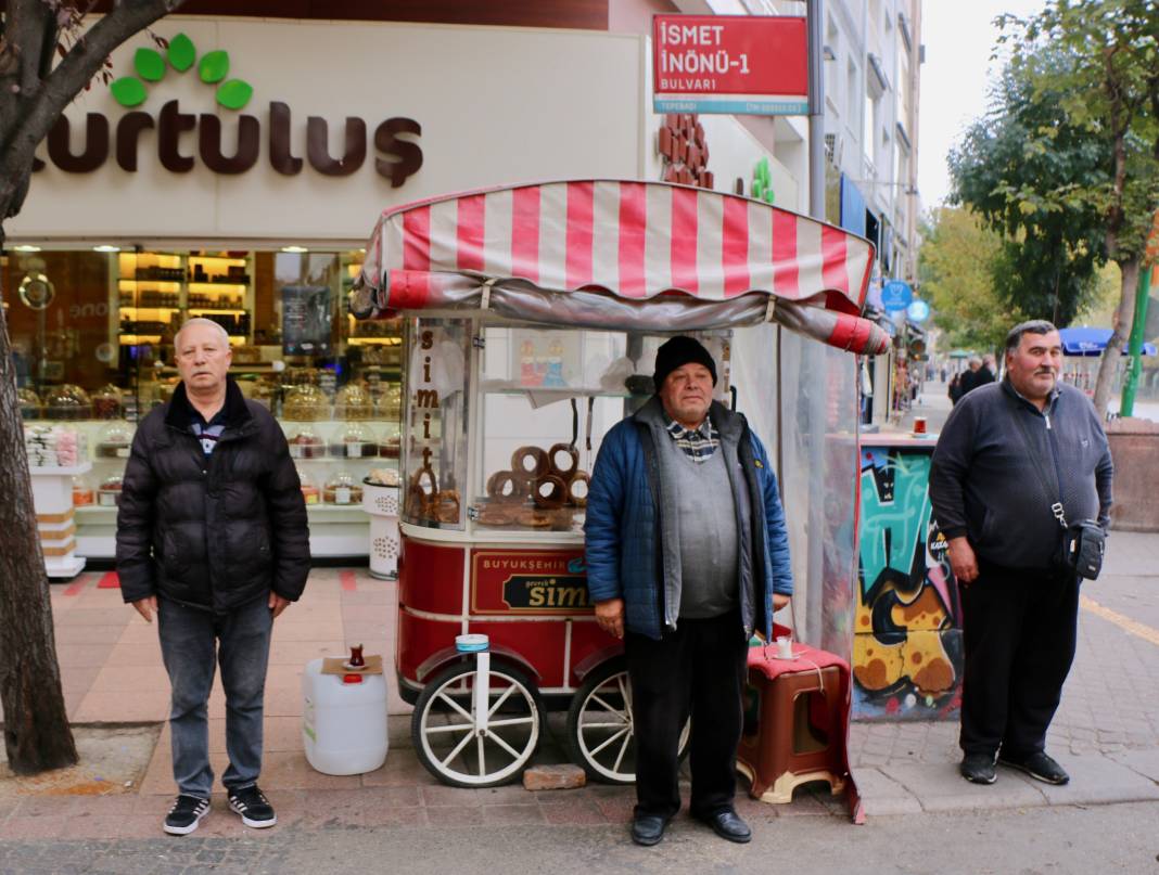 Halkına hiç yalan söylemeyen Atatürk'e, halk böyle saygıya durdu 2