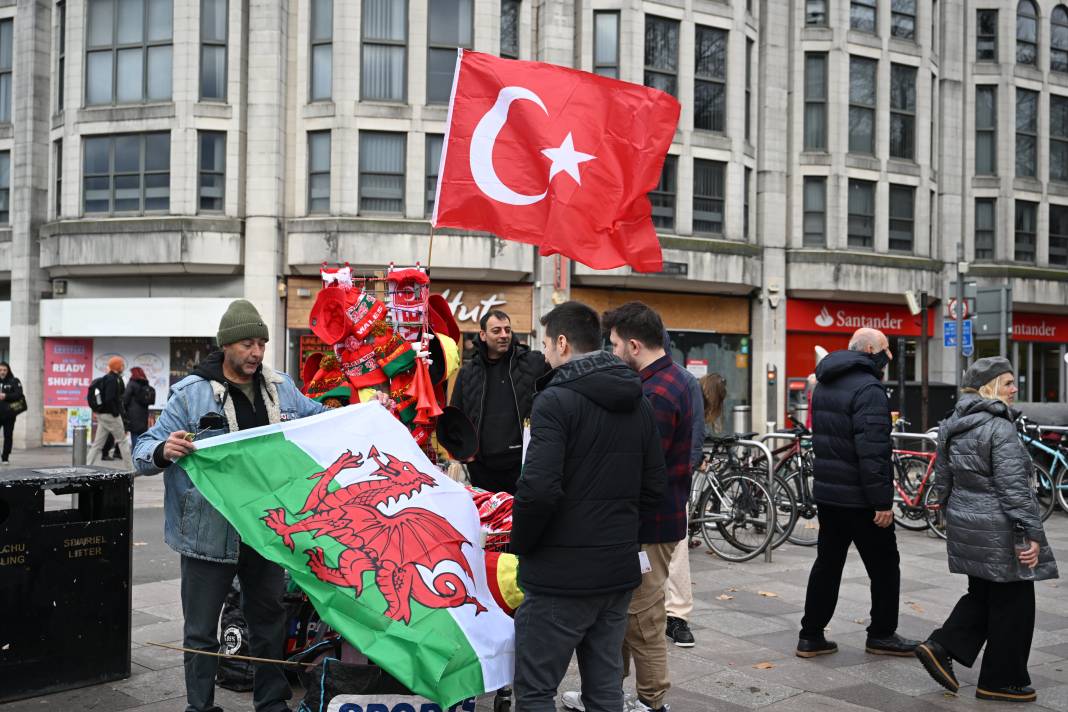 Bir avuç Türk Galler'i salladı. Milli Takımı ayağa kaldırdı 35 bin kişilik Cardiff Stadı'nı 'Türkiye Türkiye' diye inlettiler 1