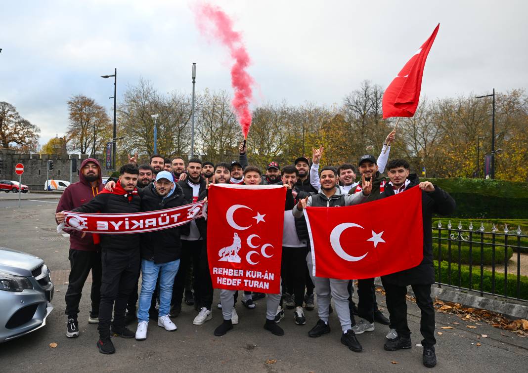 Bir avuç Türk Galler'i salladı. Milli Takımı ayağa kaldırdı 35 bin kişilik Cardiff Stadı'nı 'Türkiye Türkiye' diye inlettiler 3