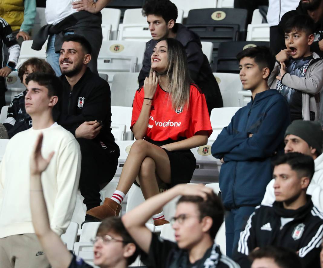 Rıza Çalımbay ilk maçını kazandı. Sakatlıklar damga vurdu. Beşiktaş Başakşehir maçından müthiş fotoğraflar 37