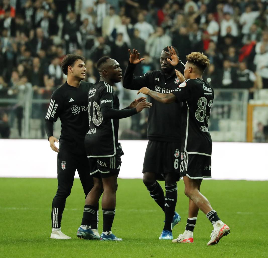 Rıza Çalımbay ilk maçını kazandı. Sakatlıklar damga vurdu. Beşiktaş Başakşehir maçından müthiş fotoğraflar 32