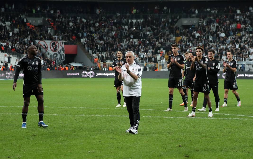 Rıza Çalımbay ilk maçını kazandı. Sakatlıklar damga vurdu. Beşiktaş Başakşehir maçından müthiş fotoğraflar 27