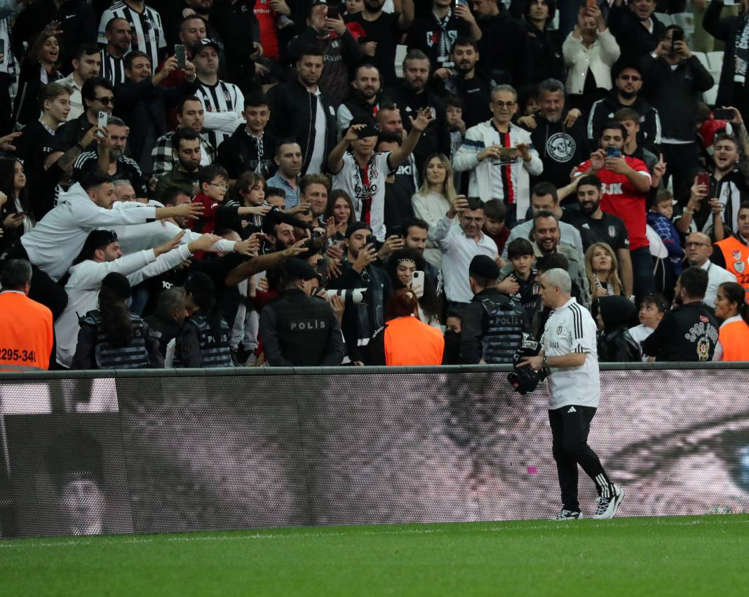 Rıza Çalımbay ilk maçını kazandı. Sakatlıklar damga vurdu. Beşiktaş Başakşehir maçından müthiş fotoğraflar 24