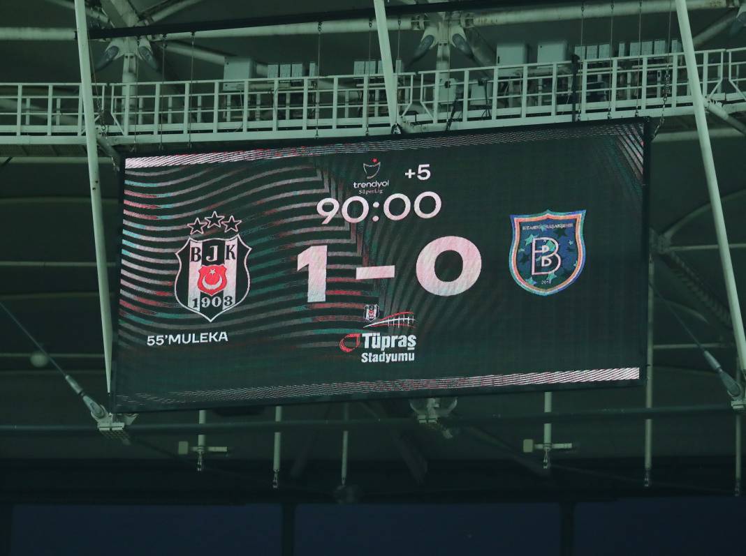 Rıza Çalımbay ilk maçını kazandı. Sakatlıklar damga vurdu. Beşiktaş Başakşehir maçından müthiş fotoğraflar 21