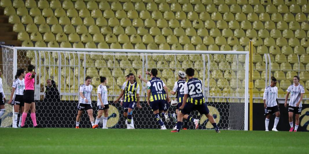Derbinin galibi Fenerbahçe. Beşiktaş'ı 3 golle devirdi. İşte maçın tüm fotoğrafları 78