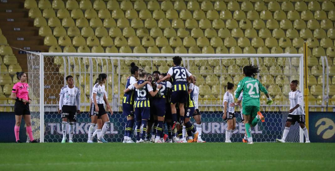 Derbinin galibi Fenerbahçe. Beşiktaş'ı 3 golle devirdi. İşte maçın tüm fotoğrafları 77