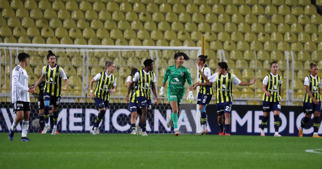 Derbinin galibi Fenerbahçe. Beşiktaş'ı 3 golle devirdi. İşte maçın tüm fotoğrafları 80