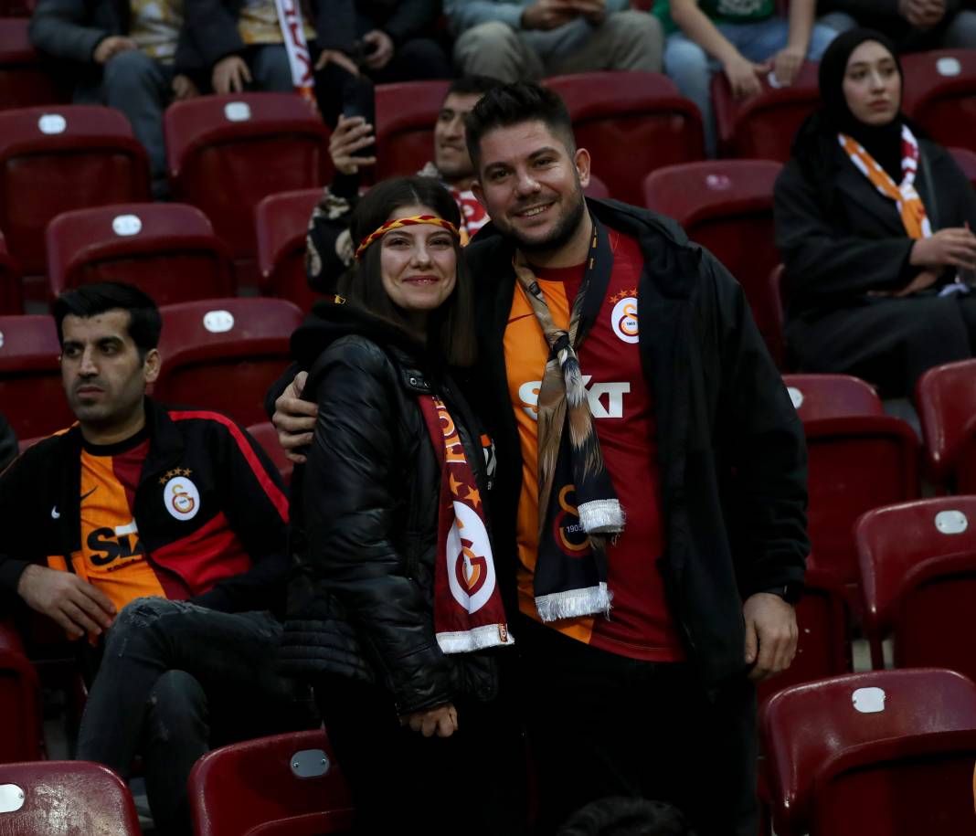 Galatasaray'ın şov gecesi. Hiçbir yerde göremeyeceğiniz fotoğraflar ve görüntülerle 36