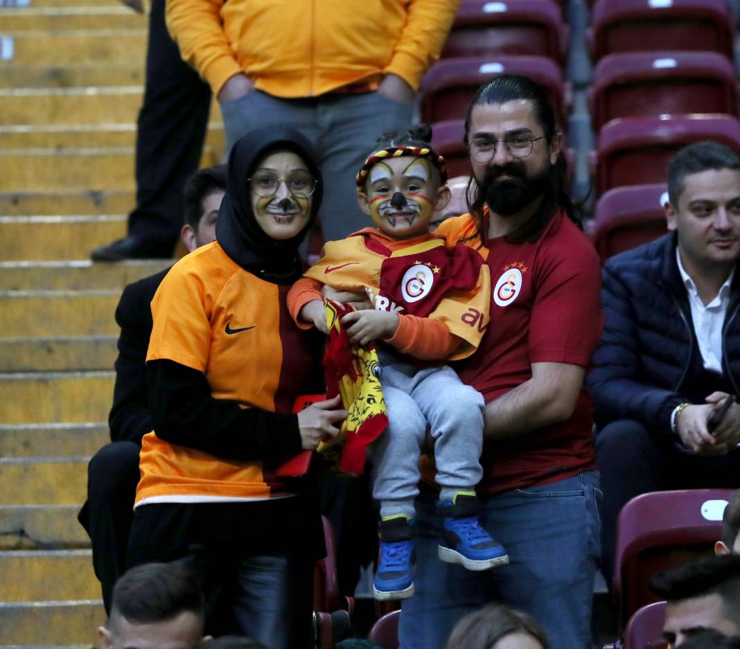 Galatasaray'ın şov gecesi. Hiçbir yerde göremeyeceğiniz fotoğraflar ve görüntülerle 28