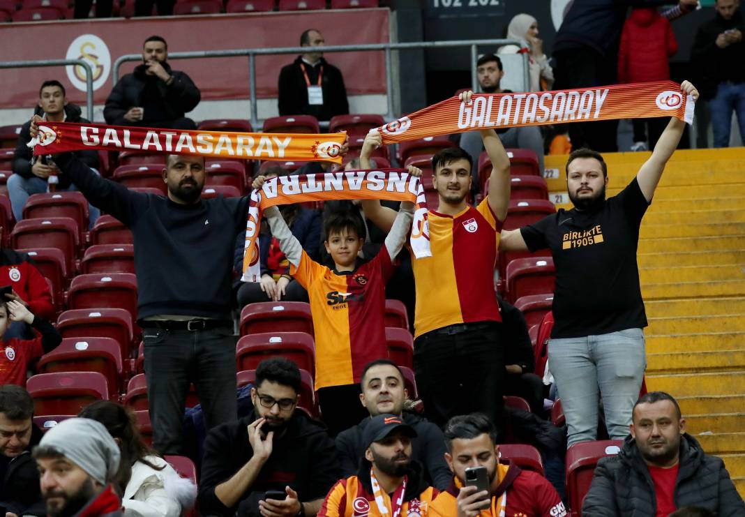 Galatasaray'ın şov gecesi. Hiçbir yerde göremeyeceğiniz fotoğraflar ve görüntülerle 23