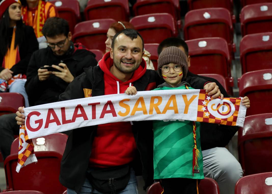 Galatasaray'ın şov gecesi. Hiçbir yerde göremeyeceğiniz fotoğraflar ve görüntülerle 22