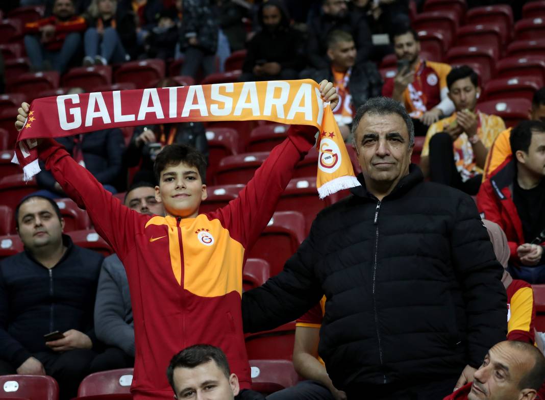 Galatasaray'ın şov gecesi. Hiçbir yerde göremeyeceğiniz fotoğraflar ve görüntülerle 19