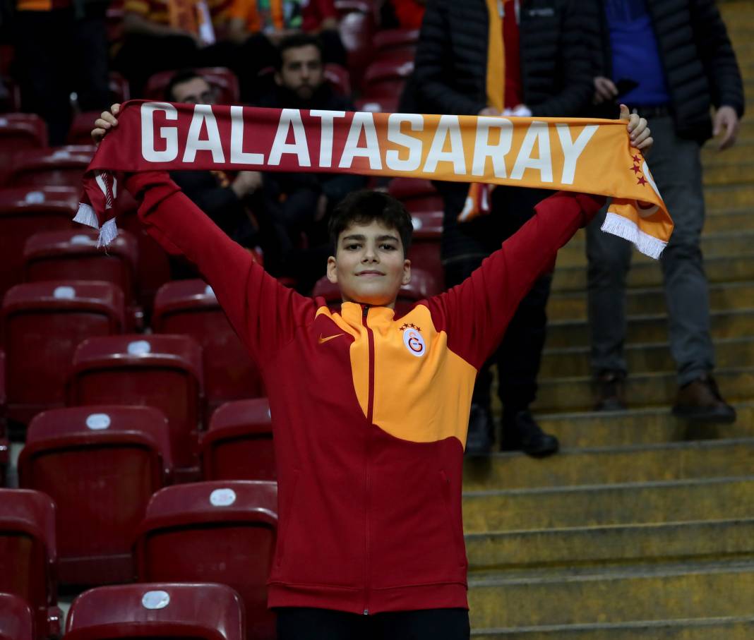 Galatasaray'ın şov gecesi. Hiçbir yerde göremeyeceğiniz fotoğraflar ve görüntülerle 17