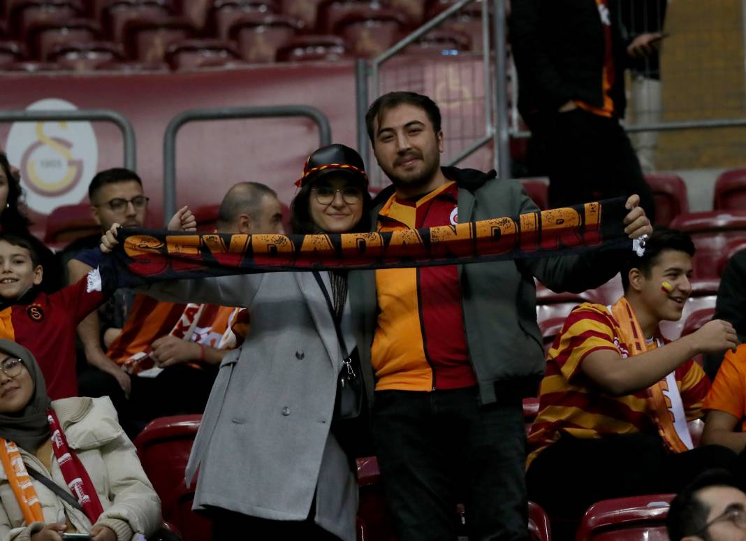 Galatasaray'ın şov gecesi. Hiçbir yerde göremeyeceğiniz fotoğraflar ve görüntülerle 14