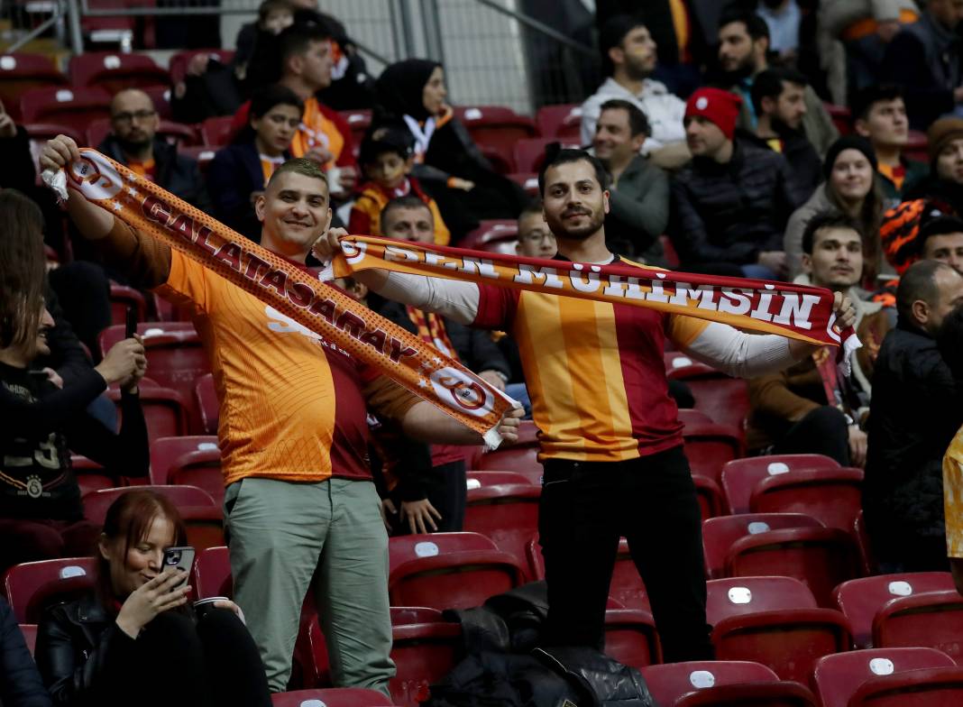 Galatasaray'ın şov gecesi. Hiçbir yerde göremeyeceğiniz fotoğraflar ve görüntülerle 11
