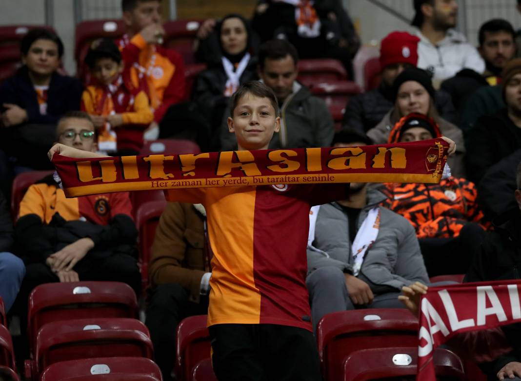 Galatasaray'ın şov gecesi. Hiçbir yerde göremeyeceğiniz fotoğraflar ve görüntülerle 12