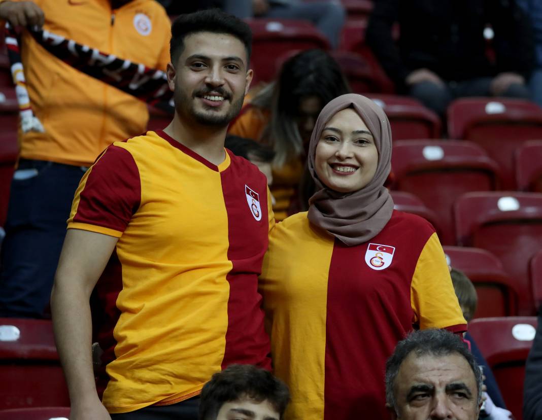 Galatasaray'ın şov gecesi. Hiçbir yerde göremeyeceğiniz fotoğraflar ve görüntülerle 8