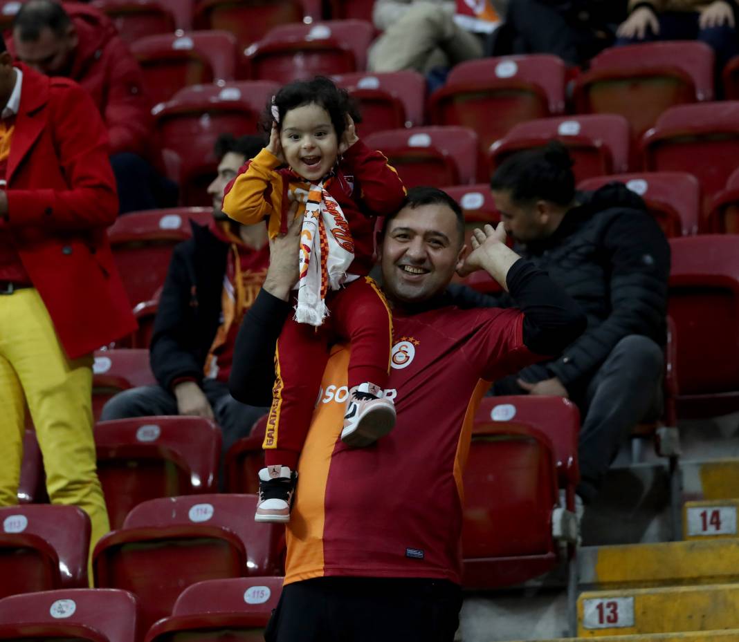 Galatasaray'ın şov gecesi. Hiçbir yerde göremeyeceğiniz fotoğraflar ve görüntülerle 6