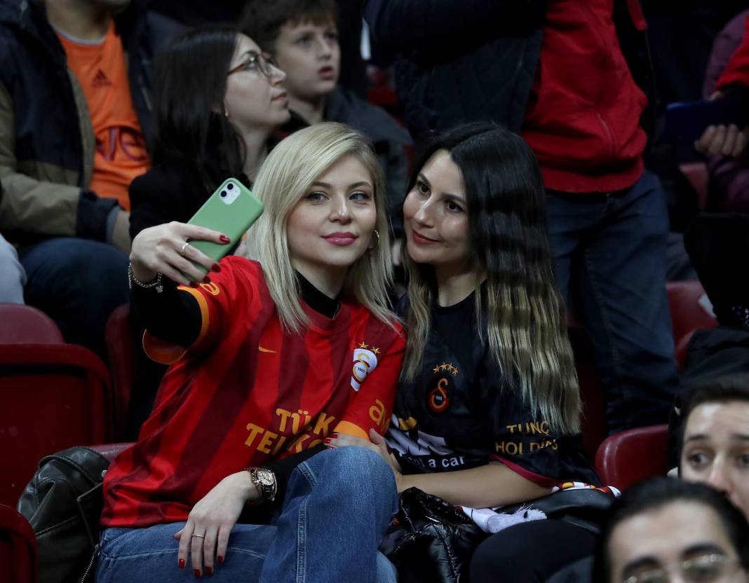 Galatasaray'ın şov gecesi. Hiçbir yerde göremeyeceğiniz fotoğraflar ve görüntülerle 4