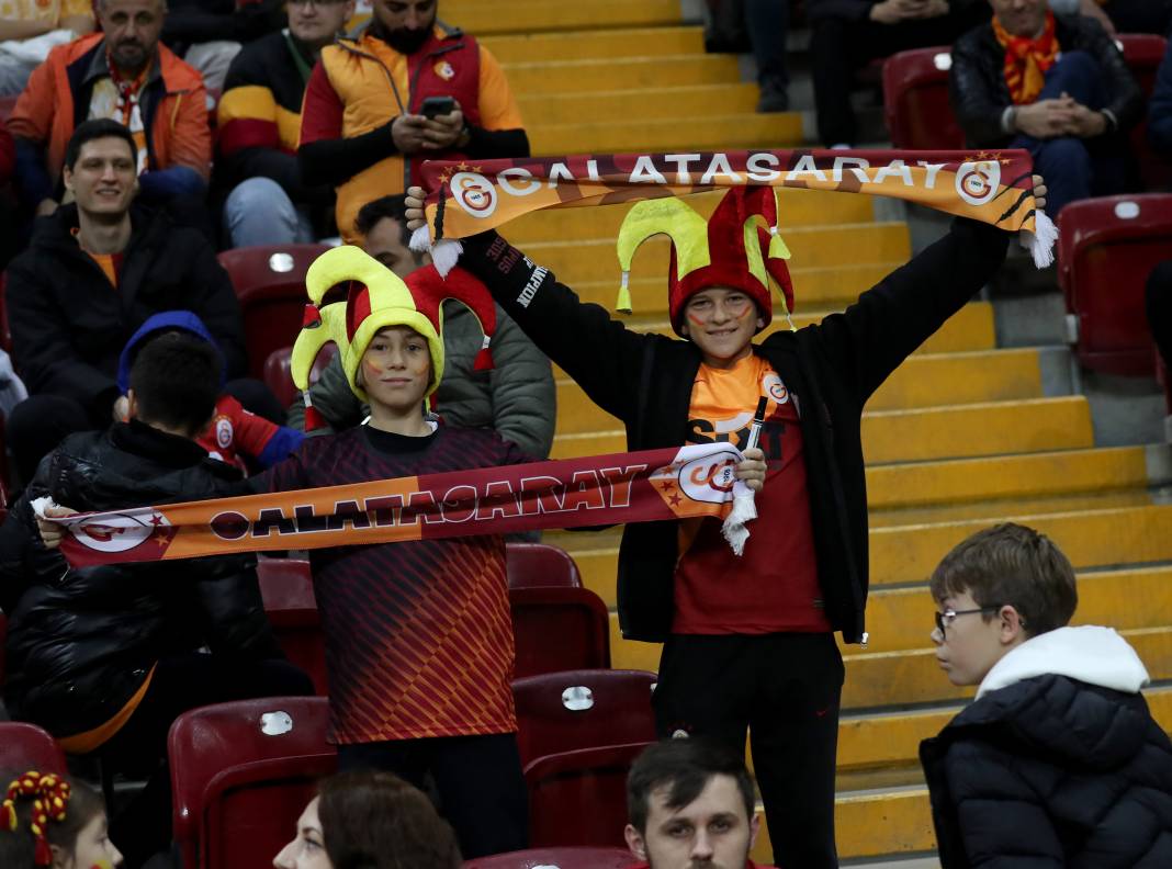Galatasaray'ın şov gecesi. Hiçbir yerde göremeyeceğiniz fotoğraflar ve görüntülerle 2