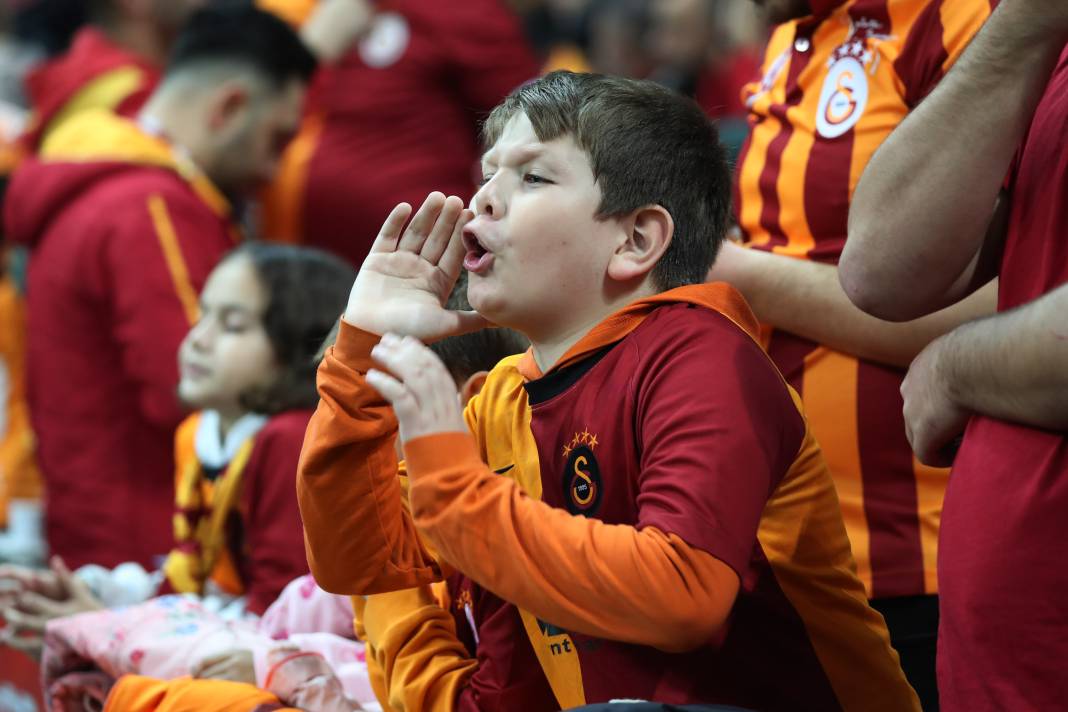 Galatasaray'ın şov gecesi. Hiçbir yerde göremeyeceğiniz fotoğraflar ve görüntülerle 57