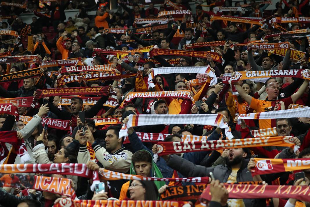 Galatasaray'ın şov gecesi. Hiçbir yerde göremeyeceğiniz fotoğraflar ve görüntülerle 55