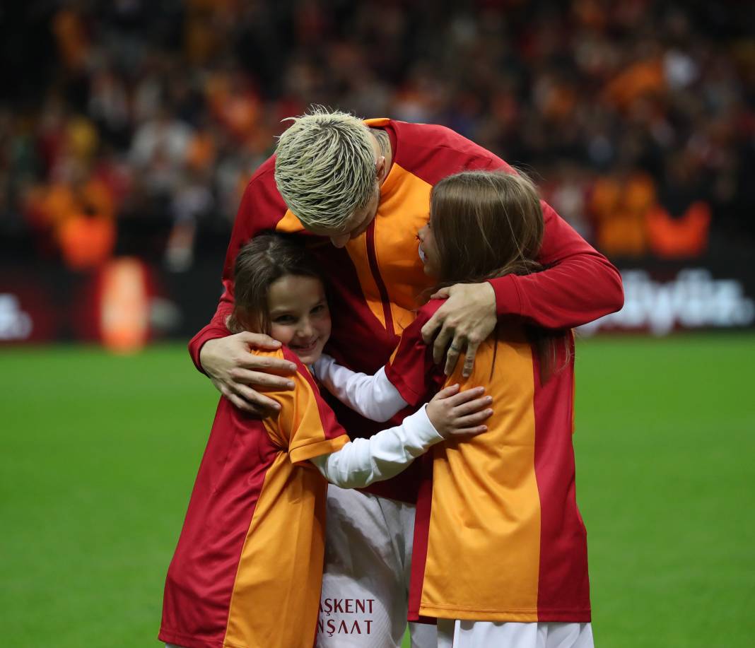 Galatasaray'ın şov gecesi. Hiçbir yerde göremeyeceğiniz fotoğraflar ve görüntülerle 53
