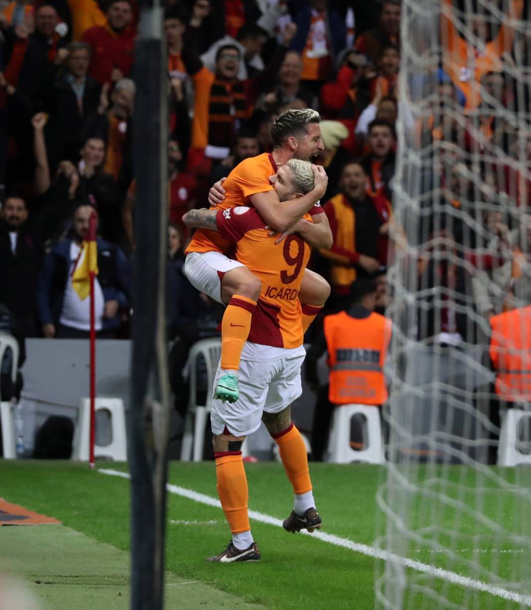 Galatasaray'ın şov gecesi. Hiçbir yerde göremeyeceğiniz fotoğraflar ve görüntülerle 45