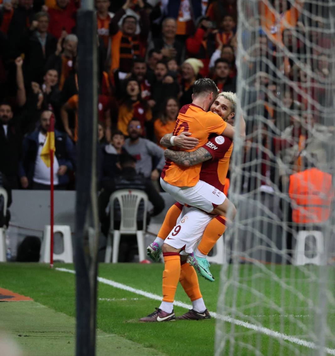 Galatasaray'ın şov gecesi. Hiçbir yerde göremeyeceğiniz fotoğraflar ve görüntülerle 44