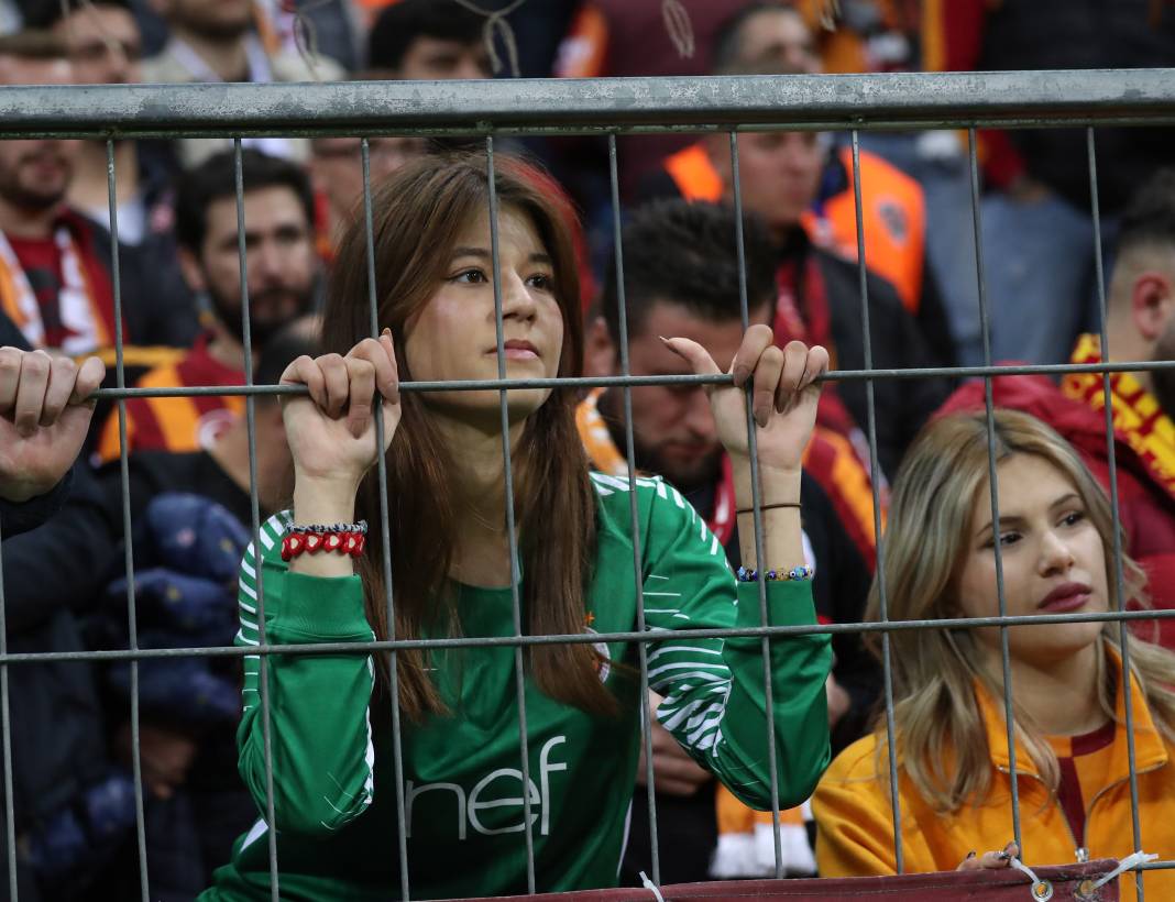 Galatasaray'ın şov gecesi. Hiçbir yerde göremeyeceğiniz fotoğraflar ve görüntülerle 39