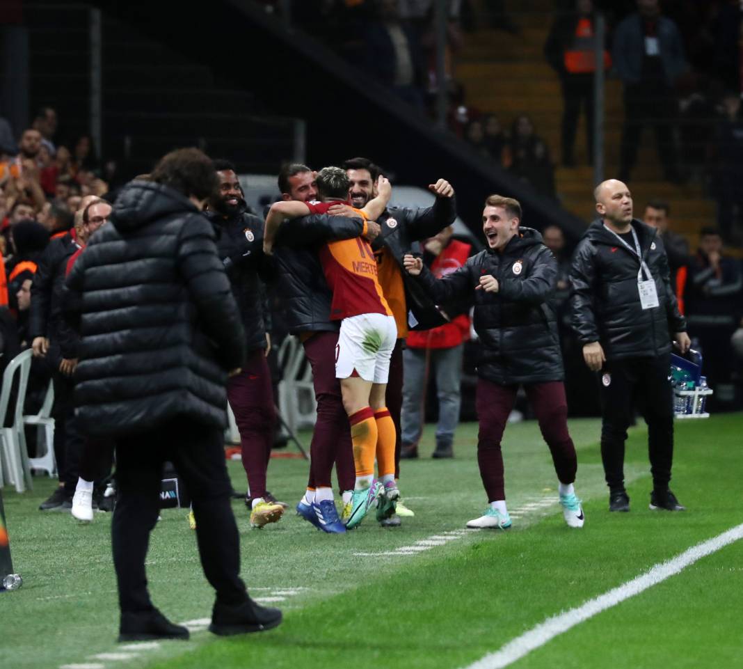 Galatasaray'ın şov gecesi. Hiçbir yerde göremeyeceğiniz fotoğraflar ve görüntülerle 38