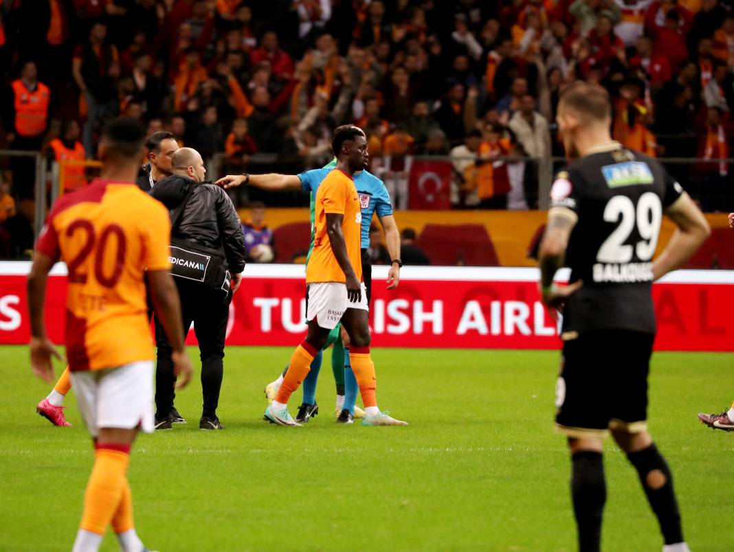 Galatasaray'ın şov gecesi. Hiçbir yerde göremeyeceğiniz fotoğraflar ve görüntülerle 107
