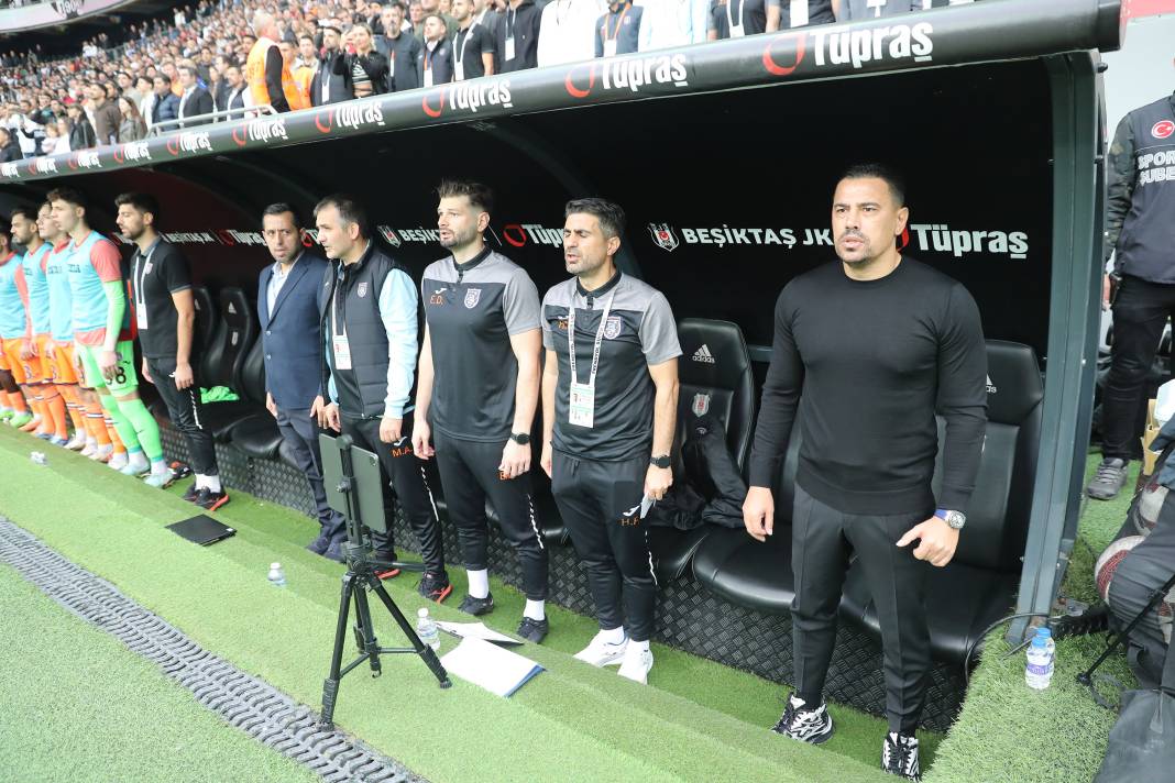 Rıza Çalımbay ilk maçını kazandı. Sakatlıklar damga vurdu. Beşiktaş Başakşehir maçından müthiş fotoğraflar 73