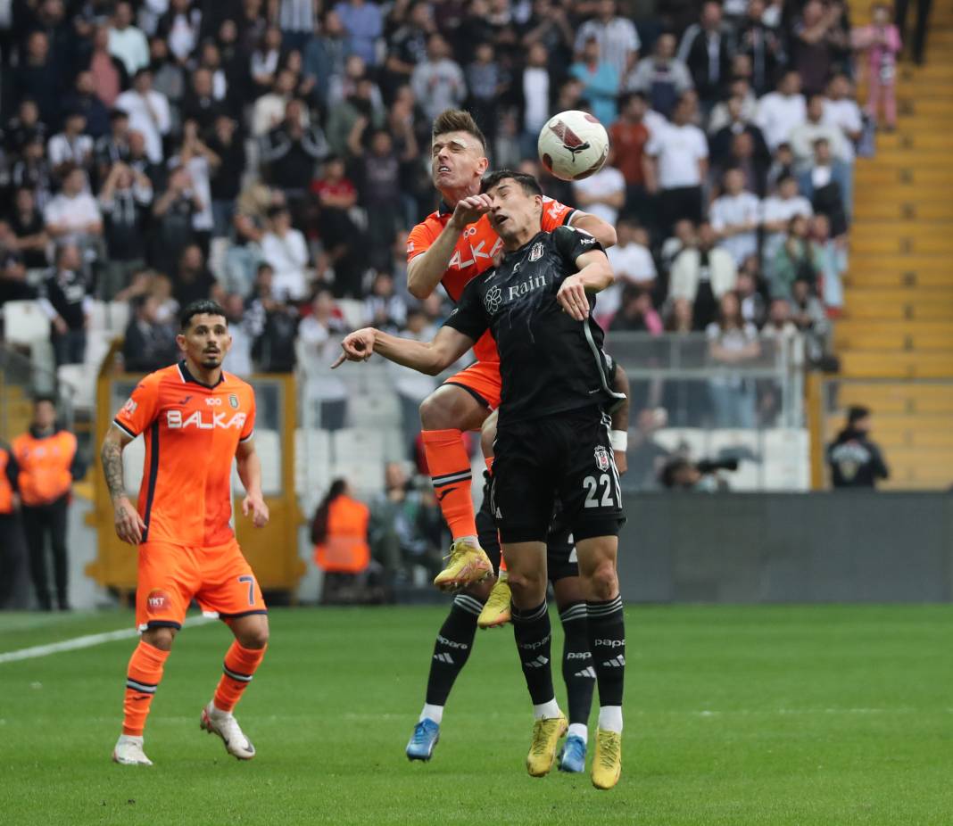 Rıza Çalımbay ilk maçını kazandı. Sakatlıklar damga vurdu. Beşiktaş Başakşehir maçından müthiş fotoğraflar 62
