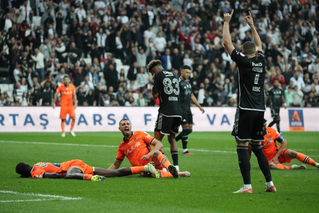 Rıza Çalımbay ilk maçını kazandı. Sakatlıklar damga vurdu. Beşiktaş Başakşehir maçından müthiş fotoğraflar 57