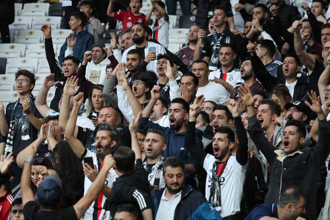 Rıza Çalımbay ilk maçını kazandı. Sakatlıklar damga vurdu. Beşiktaş Başakşehir maçından müthiş fotoğraflar 55