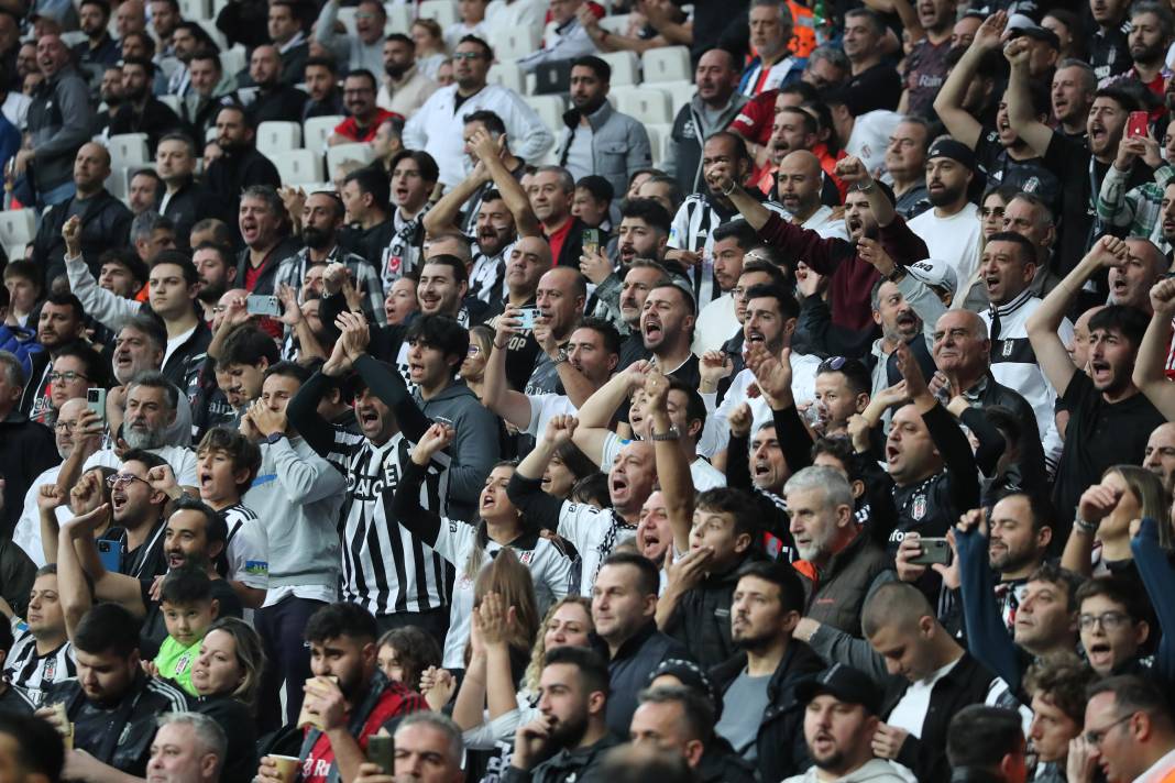 Rıza Çalımbay ilk maçını kazandı. Sakatlıklar damga vurdu. Beşiktaş Başakşehir maçından müthiş fotoğraflar 52