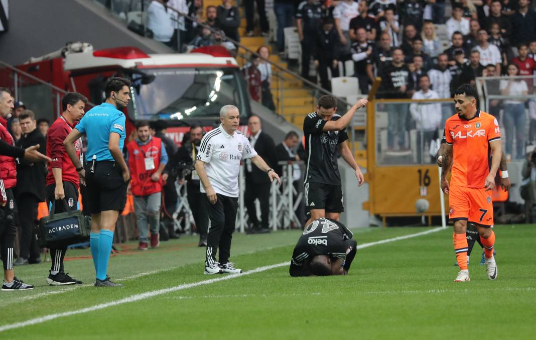 Rıza Çalımbay ilk maçını kazandı. Sakatlıklar damga vurdu. Beşiktaş Başakşehir maçından müthiş fotoğraflar 51