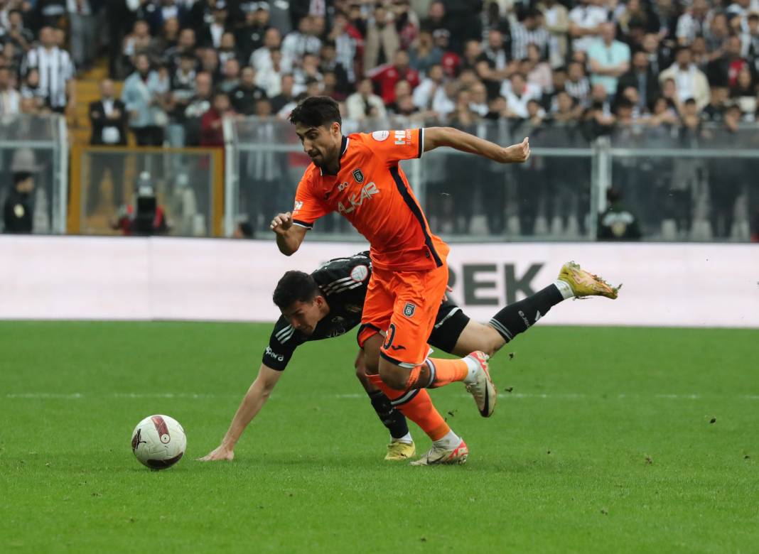 Rıza Çalımbay ilk maçını kazandı. Sakatlıklar damga vurdu. Beşiktaş Başakşehir maçından müthiş fotoğraflar 49