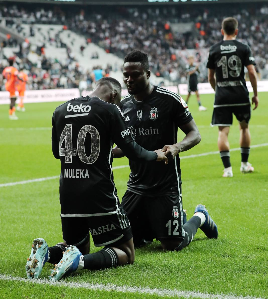 Rıza Çalımbay ilk maçını kazandı. Sakatlıklar damga vurdu. Beşiktaş Başakşehir maçından müthiş fotoğraflar 42