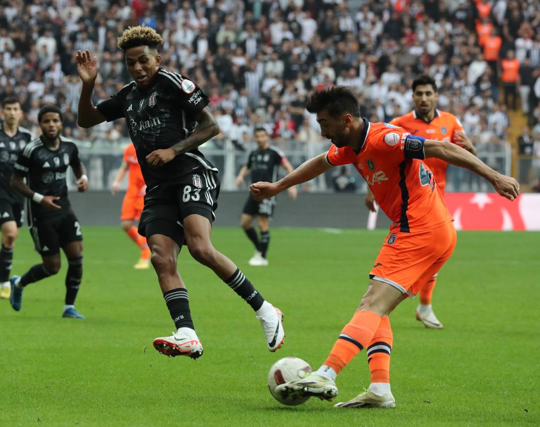 Rıza Çalımbay ilk maçını kazandı. Sakatlıklar damga vurdu. Beşiktaş Başakşehir maçından müthiş fotoğraflar 44
