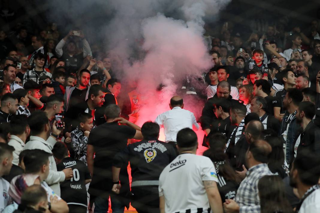 Rıza Çalımbay ilk maçını kazandı. Sakatlıklar damga vurdu. Beşiktaş Başakşehir maçından müthiş fotoğraflar 39