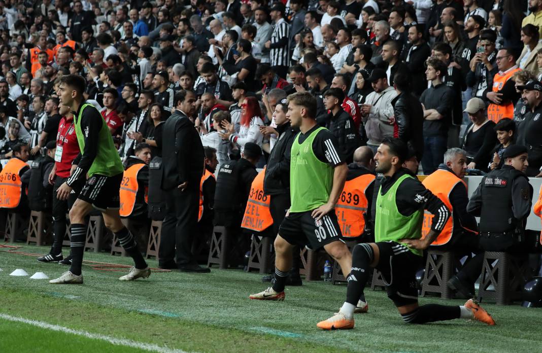 Rıza Çalımbay ilk maçını kazandı. Sakatlıklar damga vurdu. Beşiktaş Başakşehir maçından müthiş fotoğraflar 38