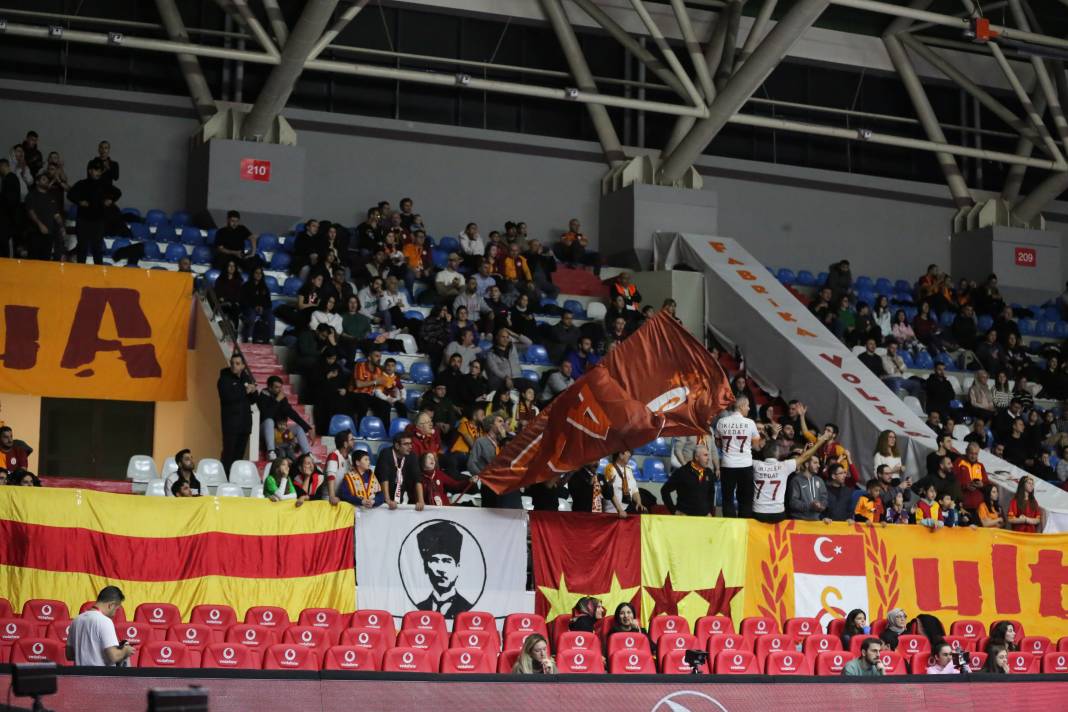 Hande Baladın şov yaptı. Eczacıbaşı Galatasaray'a set vermeden kazandı. Nefes kesen fotoğraflar 118