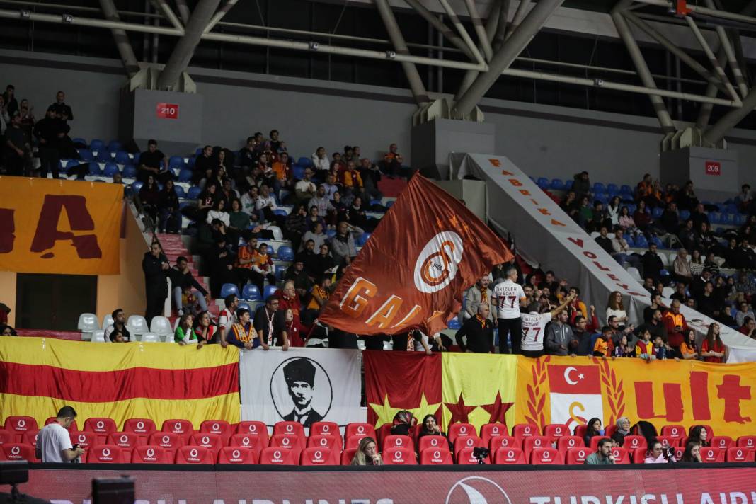 Hande Baladın şov yaptı. Eczacıbaşı Galatasaray'a set vermeden kazandı. Nefes kesen fotoğraflar 117