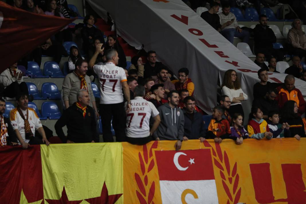 Hande Baladın şov yaptı. Eczacıbaşı Galatasaray'a set vermeden kazandı. Nefes kesen fotoğraflar 104